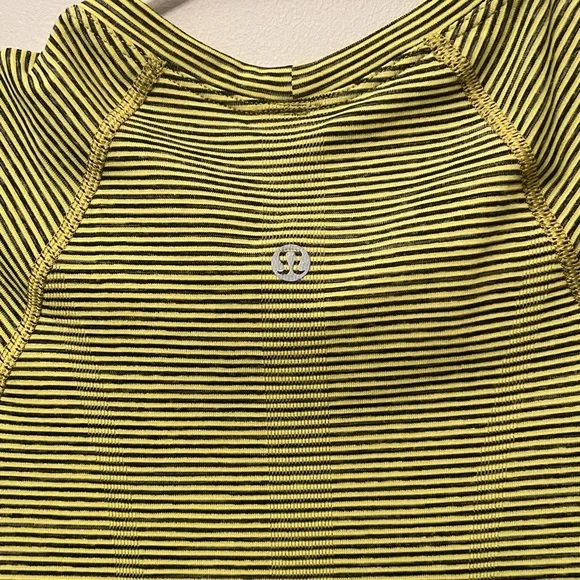 NWT Lululemon Swiftly Tech 2.0 Size 2 Yellow & Black Athletic Shirt (fitted) - Picture 6 of 9